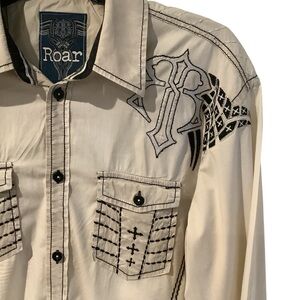 Roar Men's Embroidered Tan/Cream Distressed Long Sleeve Shirt.
